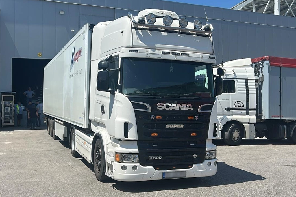 ansamblu camion Scania si semiremorca frigorifica pentru transport international