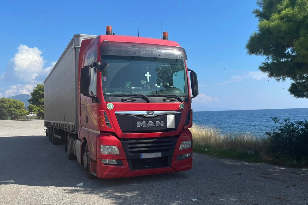 camion Man si semiremorca pentru transport international de marfuri