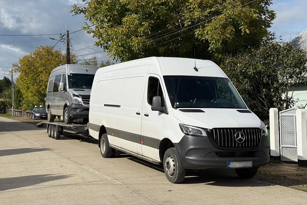 microbuz folosit la transportul de colete